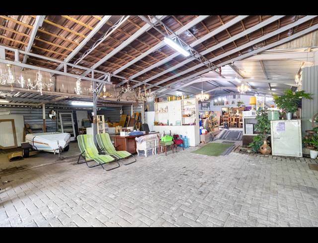 1,350M² BUILDING FOR SALE IN EDENVALE CENTRAL